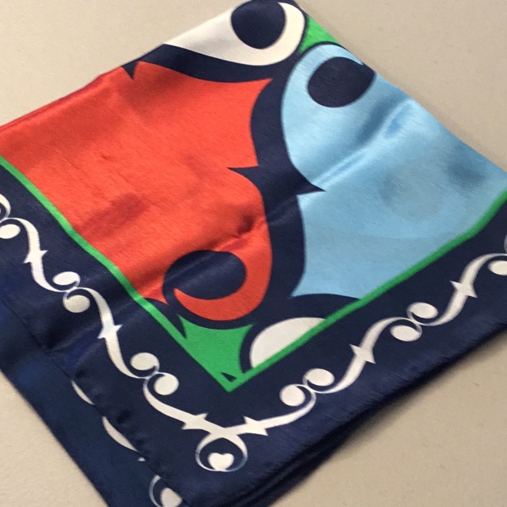 Small neck scarf. - Picture 3 of 3